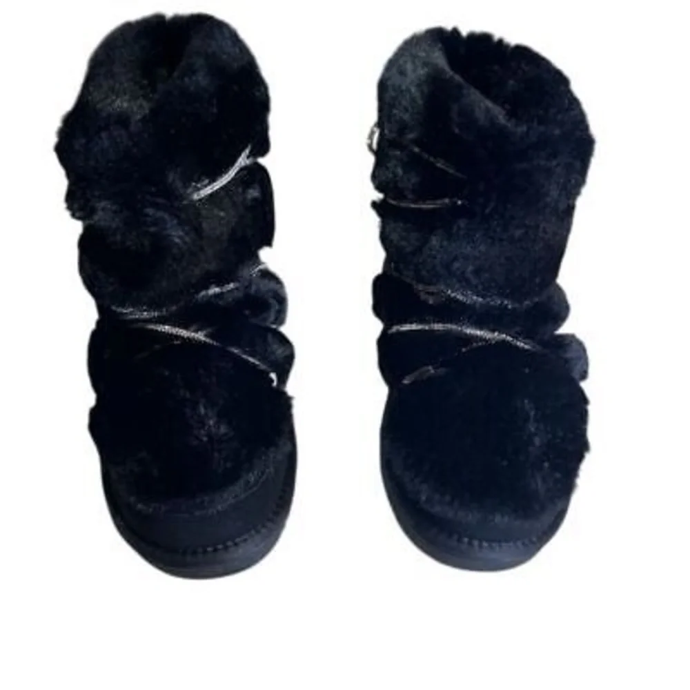 Azalea Wang Women's Black Faux Fur Ankle Winter Boots Size 7 With Bling New